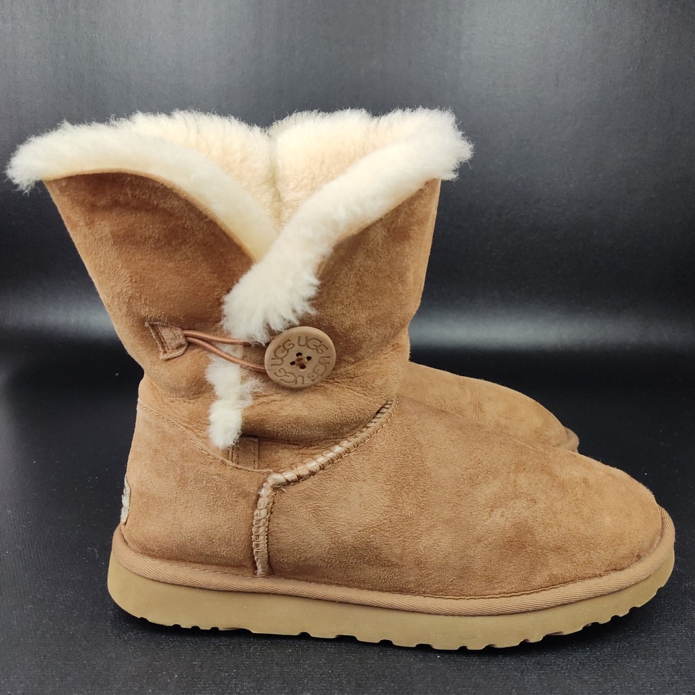 UGG Boots Women 9 Chestnut Bailey Button 5803 Suede Shearling Mid Calf